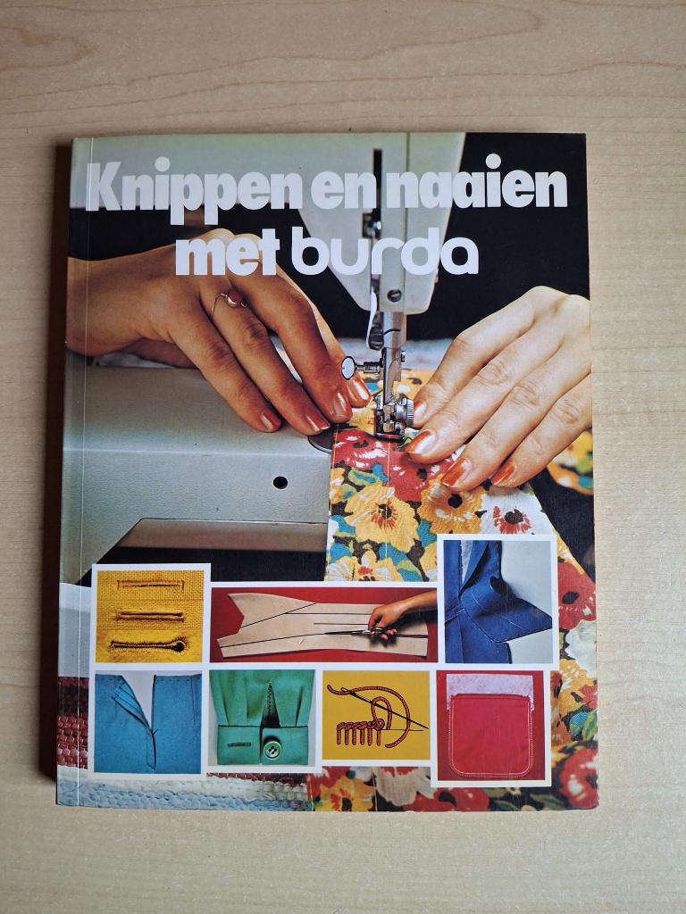 Boek : Knippen en naaien met Burda, Enlèvement ou Envoi, Comme neuf, Autres types