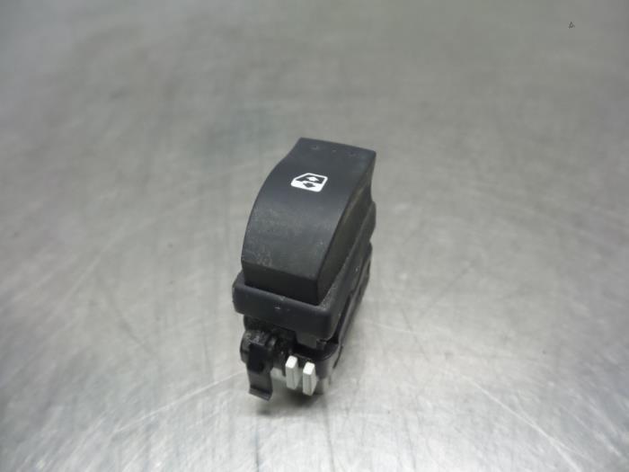 Commutateur vitre électrique d'un Renault Clio (Clio 2 01-), Renault, -, 3 mois de garantie, Utilisé