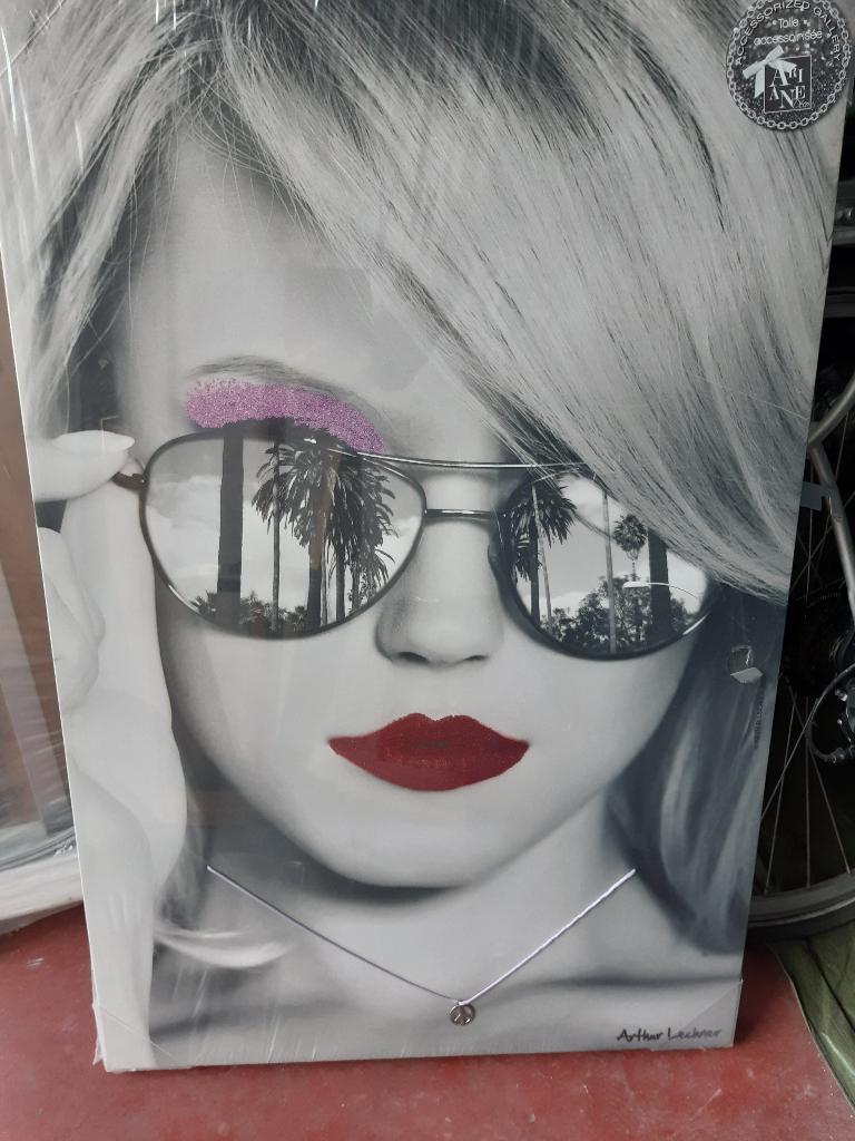 Photo cadre de femme sous cellophane, Enlèvement, Neuf