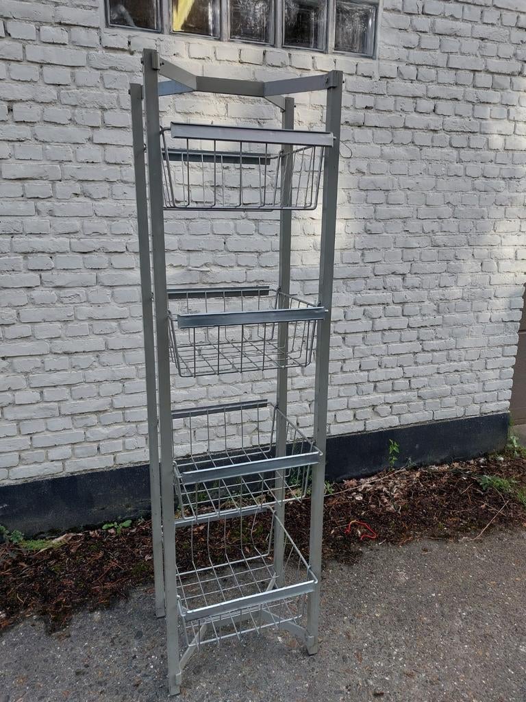 Étagère en métal avec 4 paniers en fil métallique — étagère, Maison & Meubles, Enlèvement