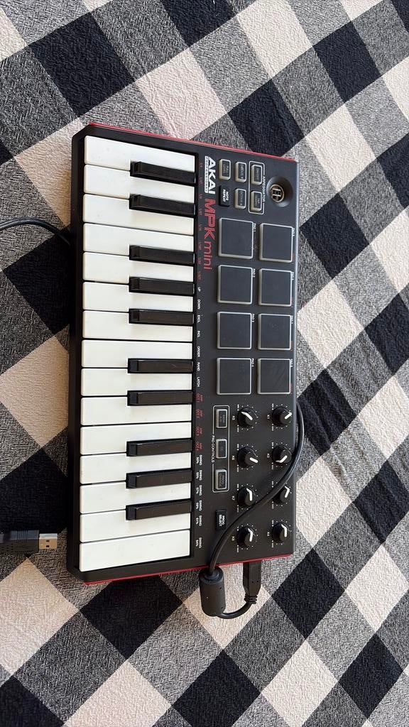 Akai mpk mini, Muziek en Instrumenten, Ophalen, Zo goed als nieuw