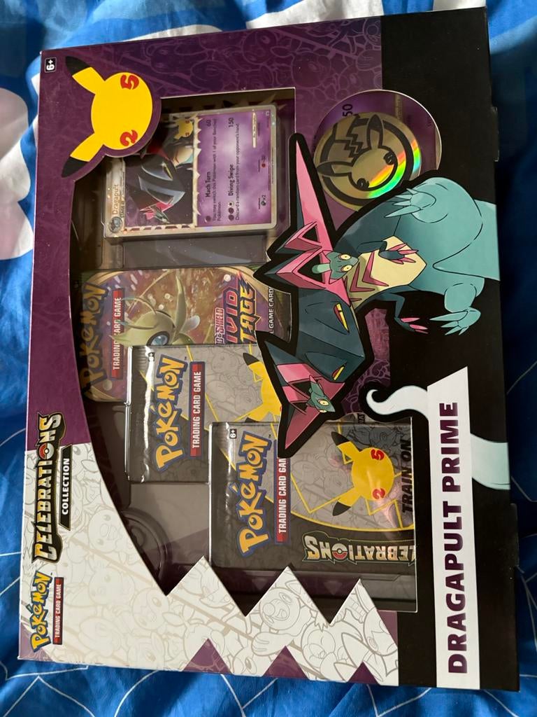 Pokemon celebrations Draga pult prime collection, Hobby en Vrije tijd, Verzamelkaartspellen | Pokémon, Ophalen of Verzenden, Nieuw