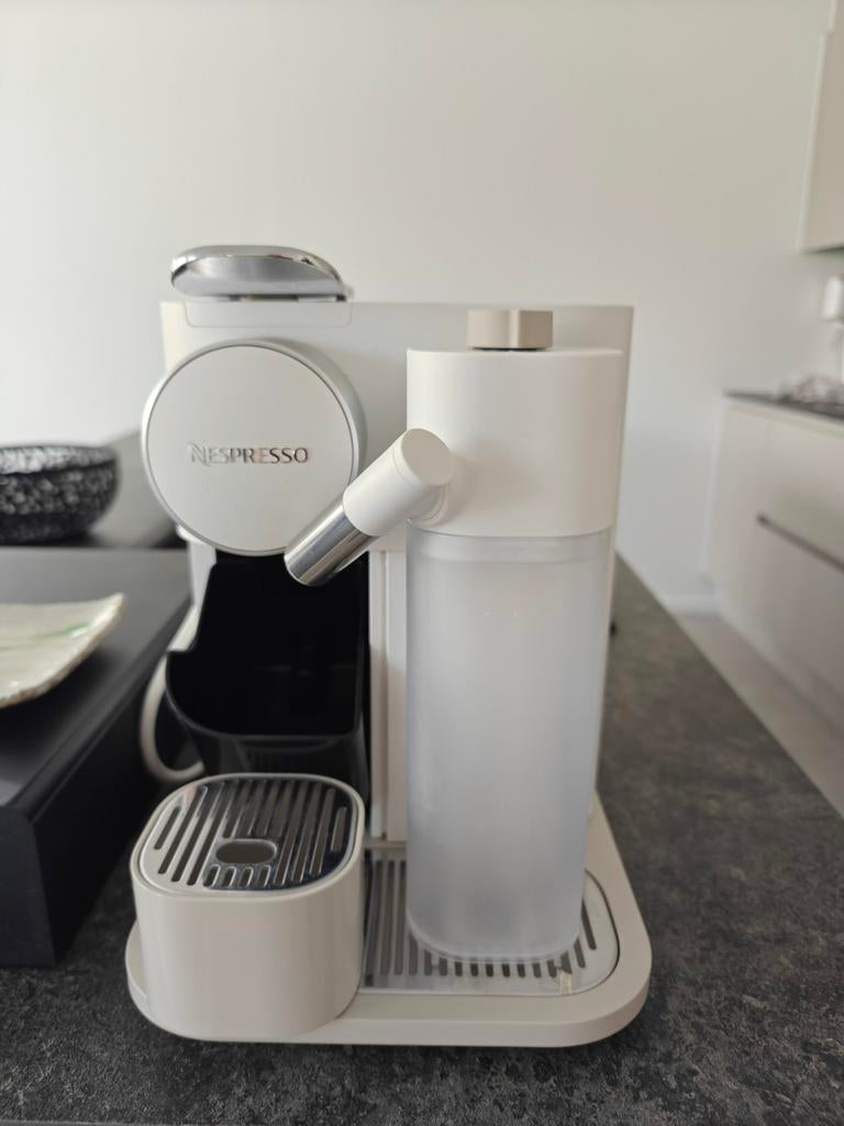 Nespresso Gran Latissima - wit, Réservoir d'eau amovible, Dosettes et capsules de café, 1 tasse, Comme neuf