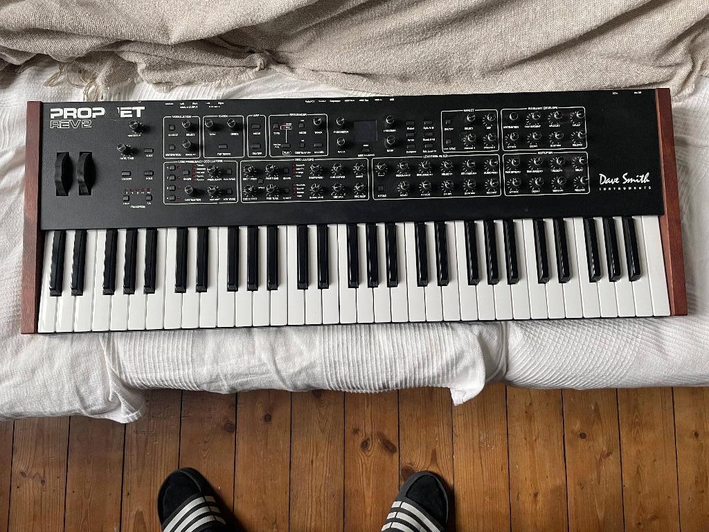 REV-2 8 voices + Soft case, Muziek en Instrumenten, Synthesizers, Gebruikt, 61 toetsen, Overige merken, Met koffer of flightcase