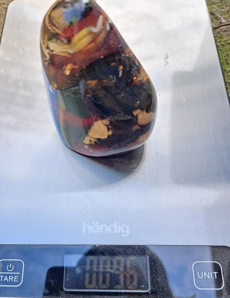 PRACHTIGE Indonesisch barnsteen volgepolijst! freeform 96gr, Ophalen of Verzenden, Fossiel