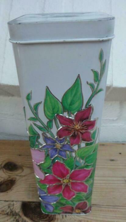 Engels Churchill's Clematis blik, Verzamelen, Blikken, Ophalen of Verzenden, Gebruikt, Overige, Overige merken