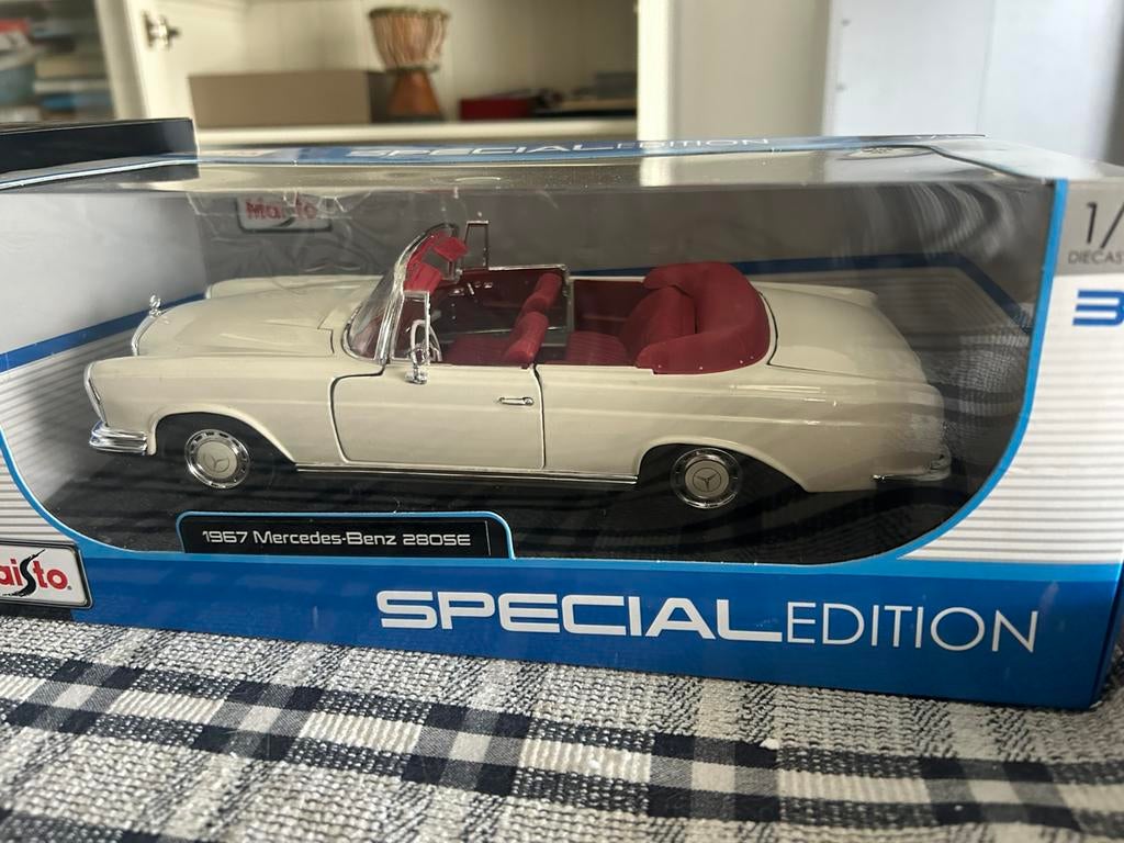 Mercedes 280SE  1967, Hobby en Vrije tijd, Modelauto's | 1:18, Ophalen of Verzenden, Zo goed als nieuw