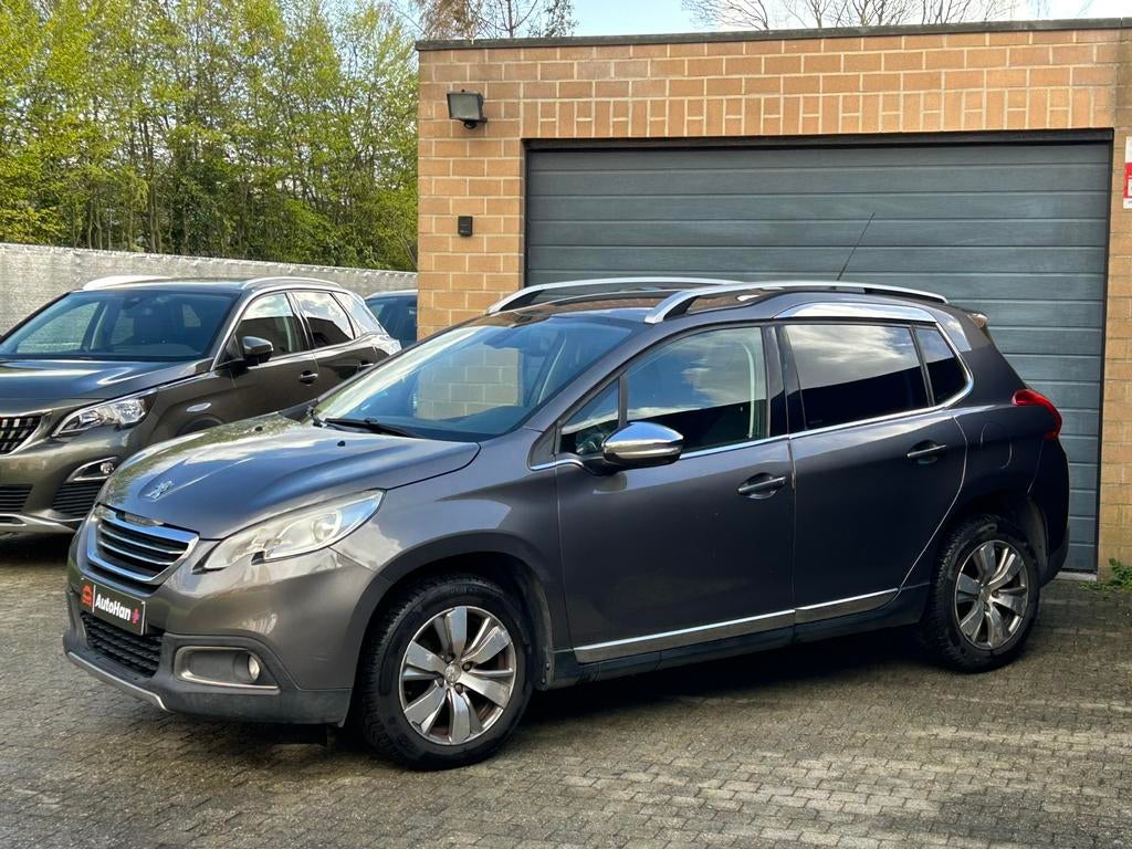 Peugeot 2008 1.2 PureTech Automaat Navigatie CruiseControle, 1199 cc, USB, Leder en Stof, 5 zetels
