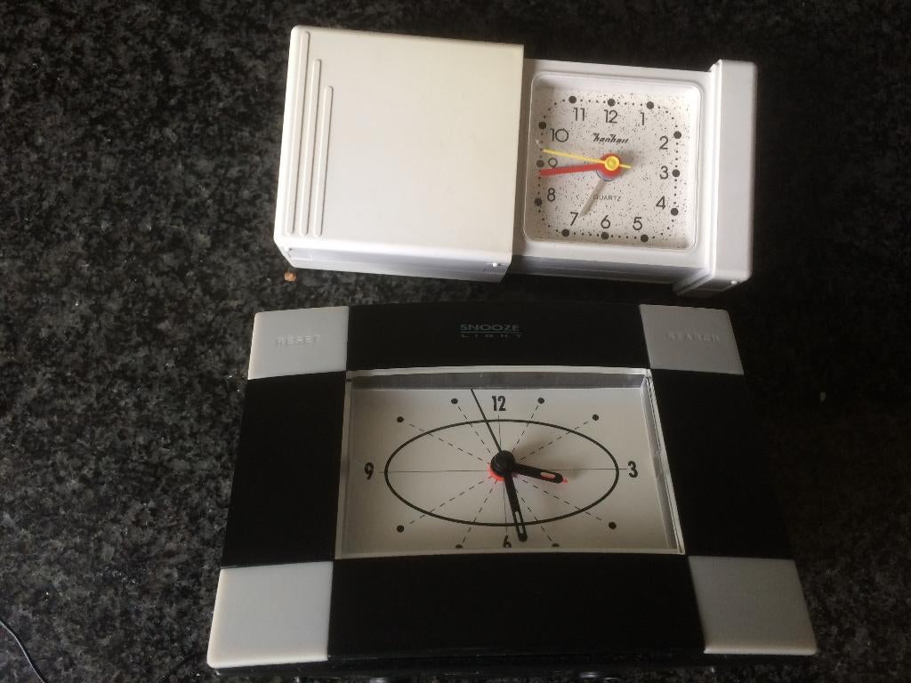 Wekkerradio en reiswekkertje, Elektronische apparatuur, Wekkers, Ophalen, Gebruikt, Analoog