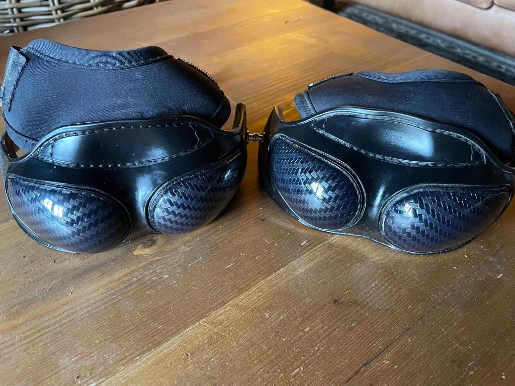 Glömes Veredus zwarte carbonbeschermer, Dieren en Toebehoren, Ophalen of Verzenden, Zo goed als nieuw