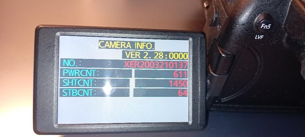 CAMERA COMPACT PANASONIC LUMIX FZ1000 AVEC 3 BATTERIES, Enlèvement ou Envoi, Compact, Comme neuf, 8 fois ou plus