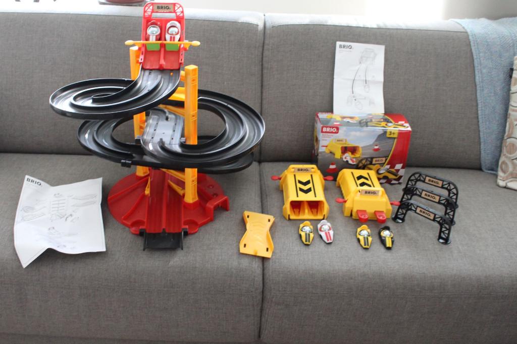 Racing Tower Brio + 2 launchers, Enfants & Bébés, Jouets | Jouets en bois, Enlèvement ou Envoi, Comme neuf, Autres types