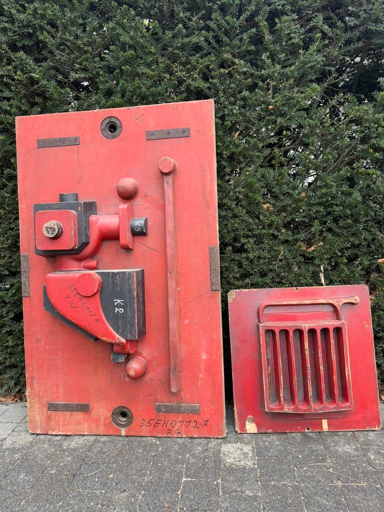 VINTAGE INDUSTRIËLE MALLEN, Ophalen