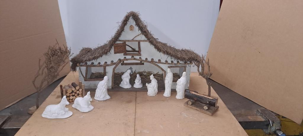 Mooie kerststal met beelden en versieringen, Ophalen of Verzenden, Zo goed als nieuw