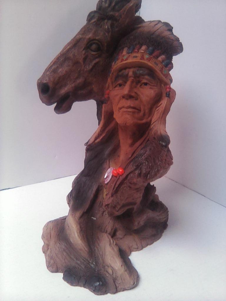 Indiaan figuur met paard op boomstam - 31 cm hoog, Antiek en Kunst, Ophalen