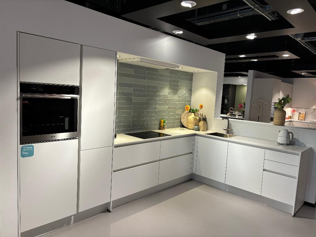 !!!TE KOOP!!! Showroomkeuken, Ophalen, Wit, Hoekkeuken, Nieuw