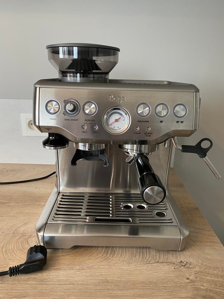Machine à espresso de marque SAGE, Electroménager, Cafetières, Machine à espresso, Réservoir d'eau amovible, Café en grains, 2 à 4 tasses
