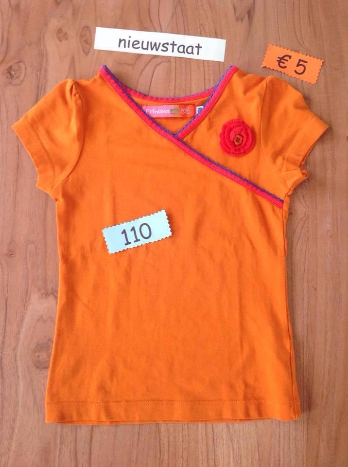 T-shirt Princes Zoë (Zoë Loveborn) met bloem in reliëf, Kinderen en Baby's, Kinderkleding | Maat 110, Ophalen of Verzenden, Zo goed als nieuw