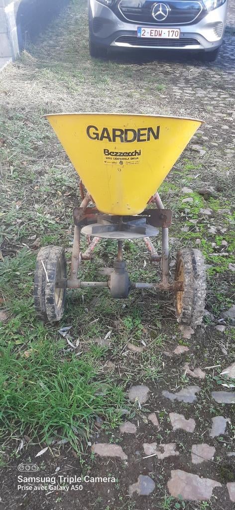 Distributeur d'engrais, Articles professionnels, Agriculture | Outils, Agricole