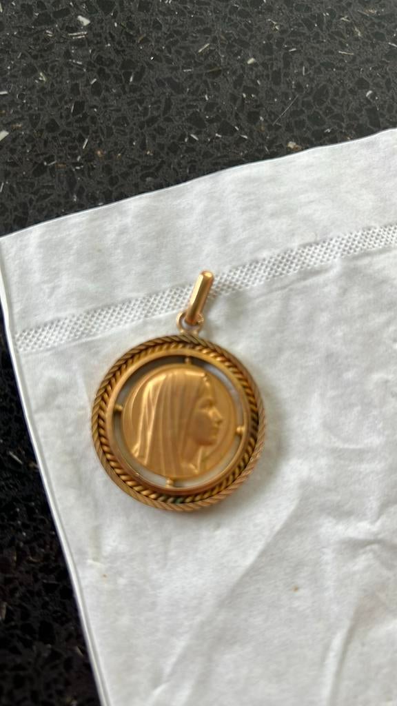 Bernadette de Lourdes, Enlèvement, Comme neuf