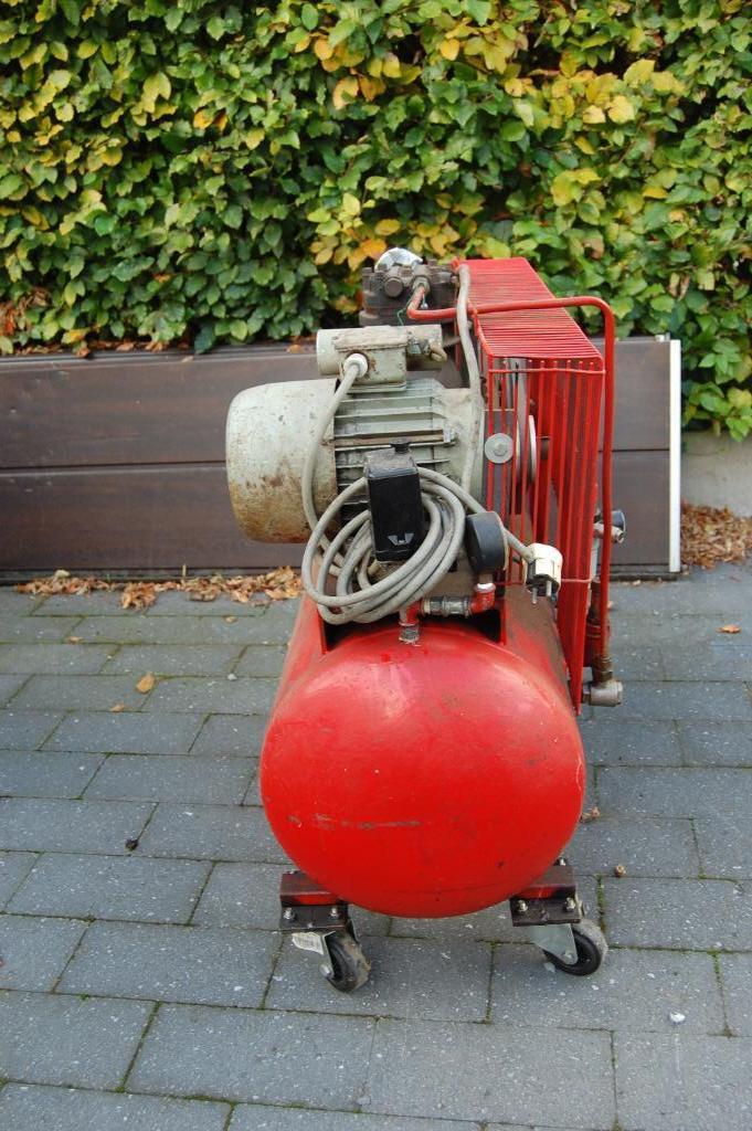 COMPRESSOR, Doe-het-zelf en Bouw, Compressors, Ophalen, Gebruikt, 10 bar of meer, Geluidgedempt