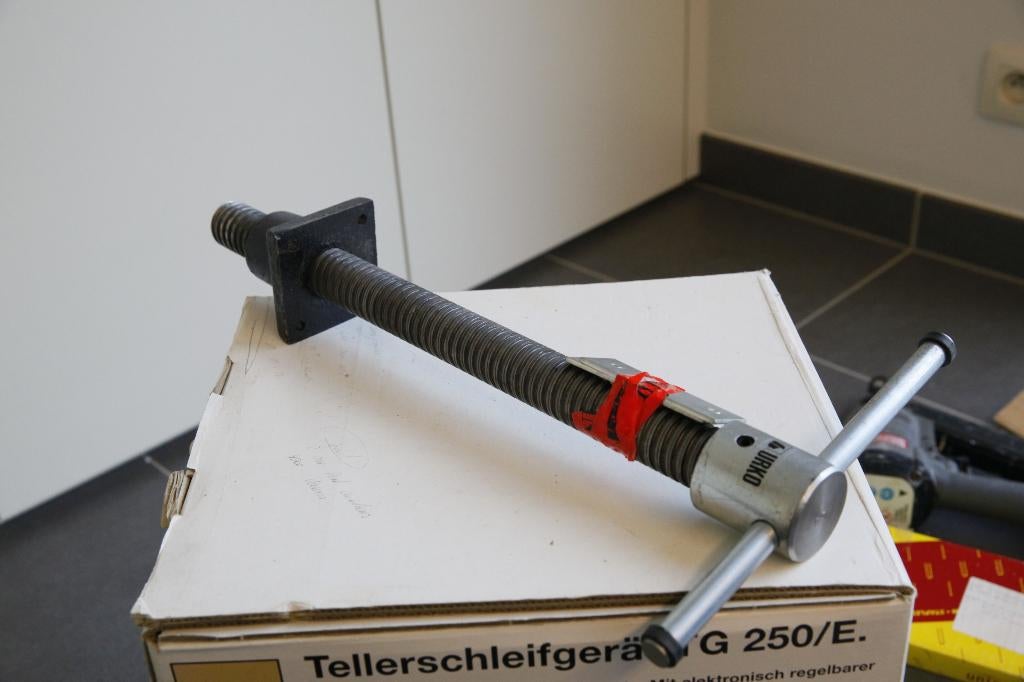 Urko werkbankklem 30 mm voor schrijnwerkers werkbank, Articles professionnels, Machines & Construction | Travail du bois, Enlèvement ou Envoi