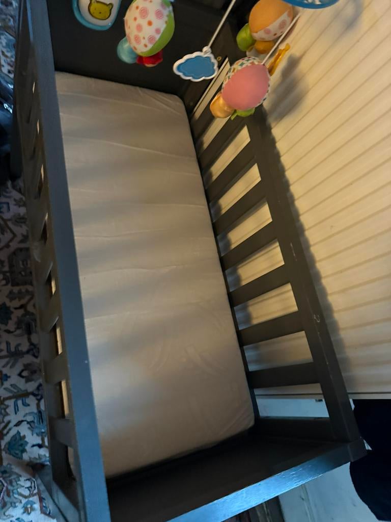 Lit bebe Avec matelas,, Enlèvement ou Envoi, Comme neuf