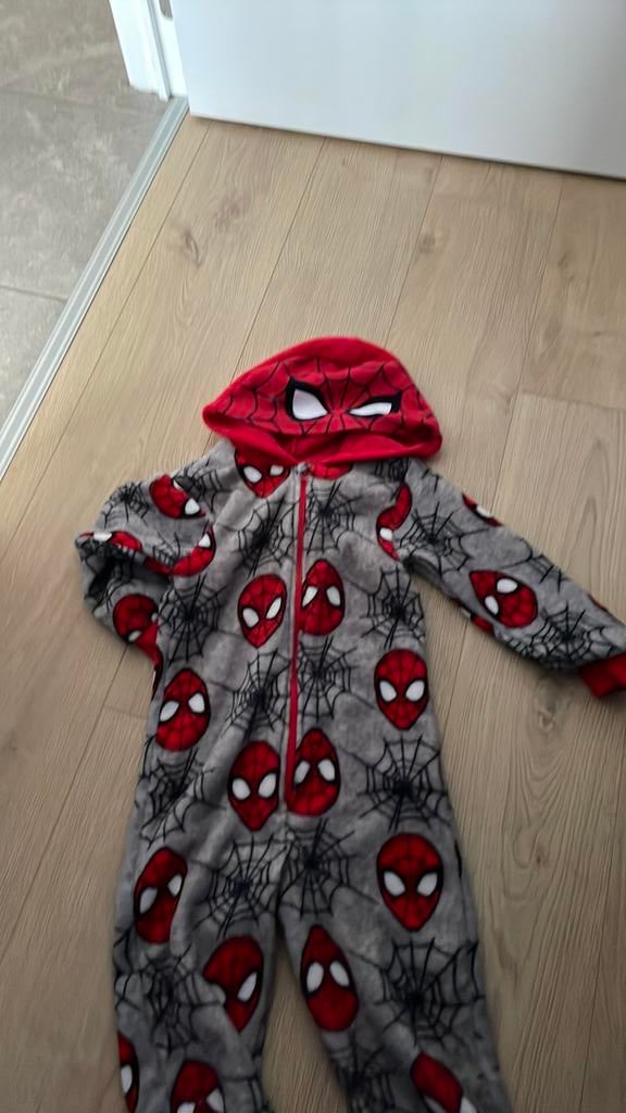 Onesie spiderman 122/128, Kinderen en Baby's, Carnavalskleding en Verkleedspullen, Ophalen of Verzenden, Gebruikt
