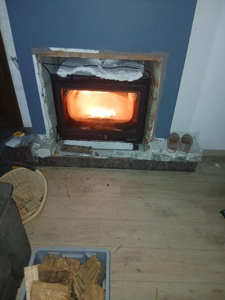 Poêle a bois insert ventilateur, Maison & Meubles, Poêles, Encastré, Comme neuf, Enlèvement, Bois