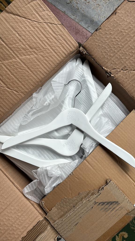 Doos met 100 kinderkapstokken NIEUW, Huis en Inrichting, Woonaccessoires | Kapstokken, Nieuw, Ophalen of Verzenden, Minder dan 100 cm