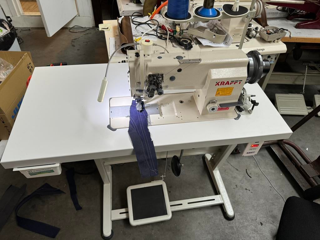 Industriële naaimachine dubbel naald 8mm 3voudig transport, Overige merken, Ophalen of Verzenden, Industrieel, Naaimachine