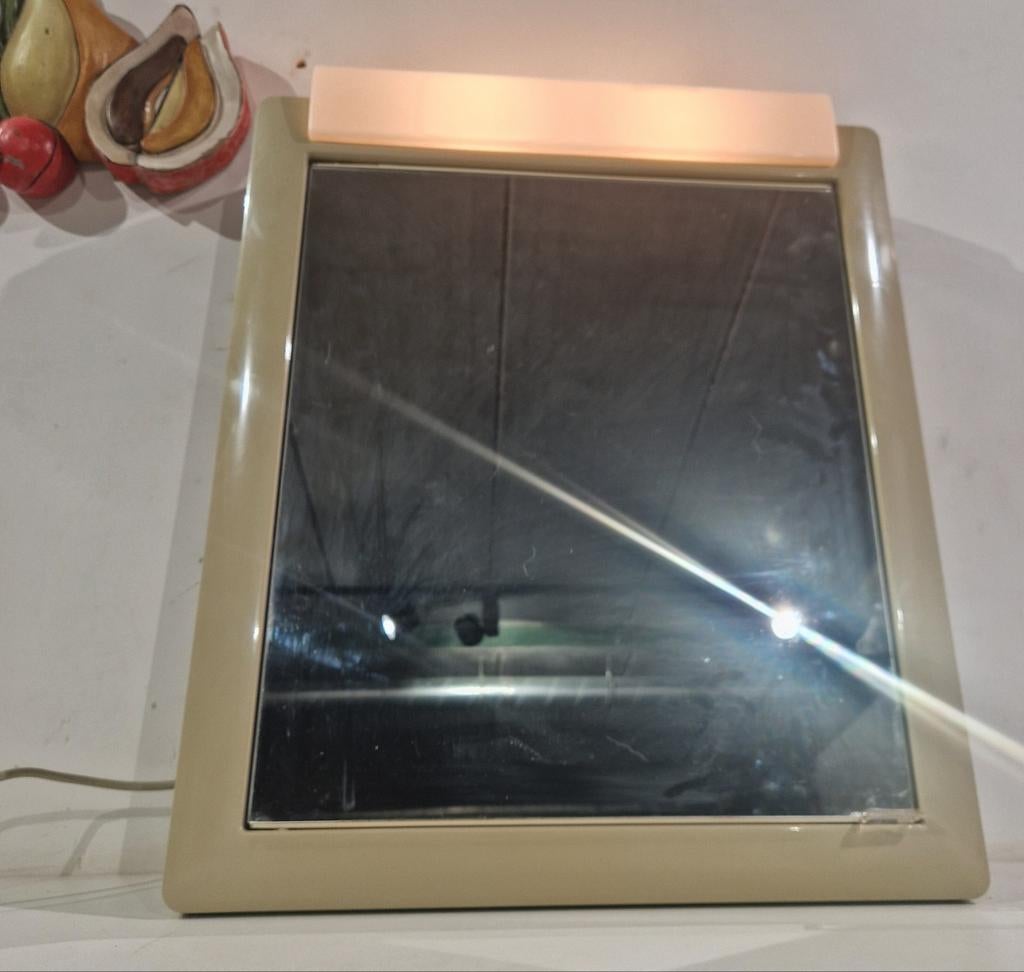 Allibert retro badkamer spiegel kast met verlichting en stop, Huis en Inrichting, Woonaccessoires | Spiegels, Gebruikt, 50 tot 75 cm