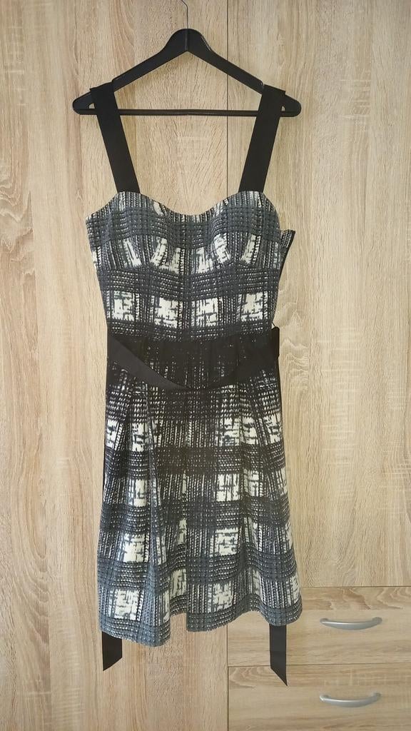 Nieuwe jurk GUESS S 34.36, Kleding | Dames, Overige Dameskleding, Zo goed als nieuw, Ophalen of Verzenden