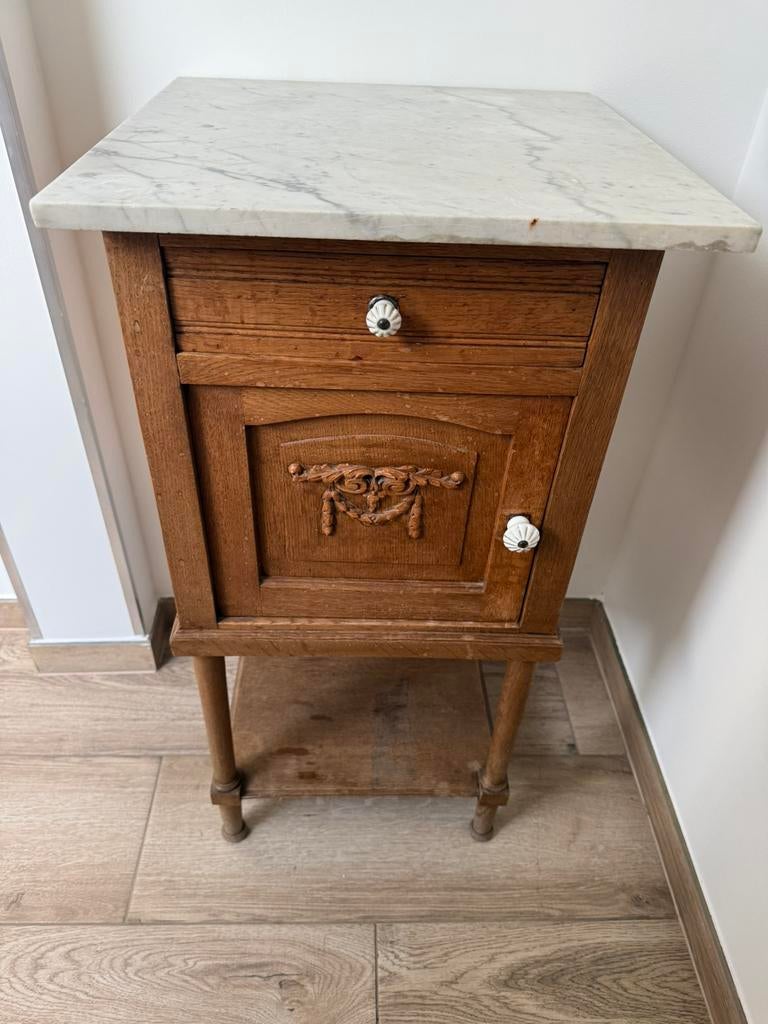 Chevet ancien en chêne ., Enlèvement, Utilisé