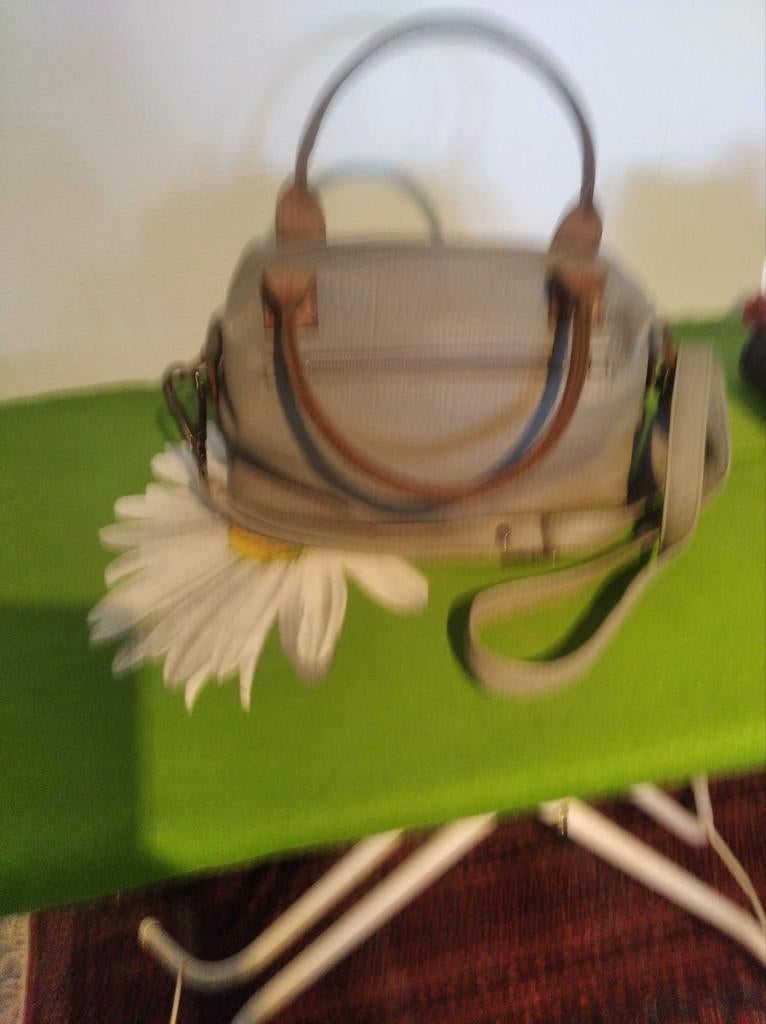 Superbe sac en cuir pour femme, gris clair et beige, Bijoux, Sacs & Beauté, Enlèvement ou Envoi, Comme neuf