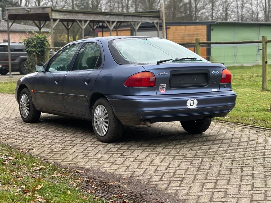 Ford Mondeo Benzine 1ste eigenaar 700€, Auto's, Ford, Mondeo, Bedrijf, 5 deurs, Handgeschakeld