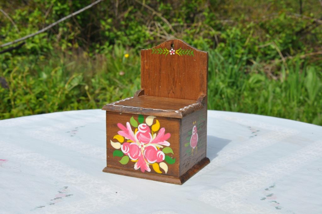 boite a sel en bois peint main, Antiquités & Art, Enlèvement ou Envoi
