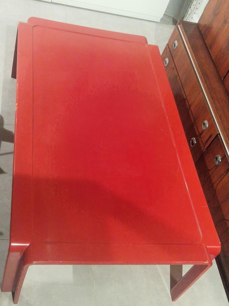 Space age rode  salontafel uit kunststof , naar Vico Magistr, Ophalen