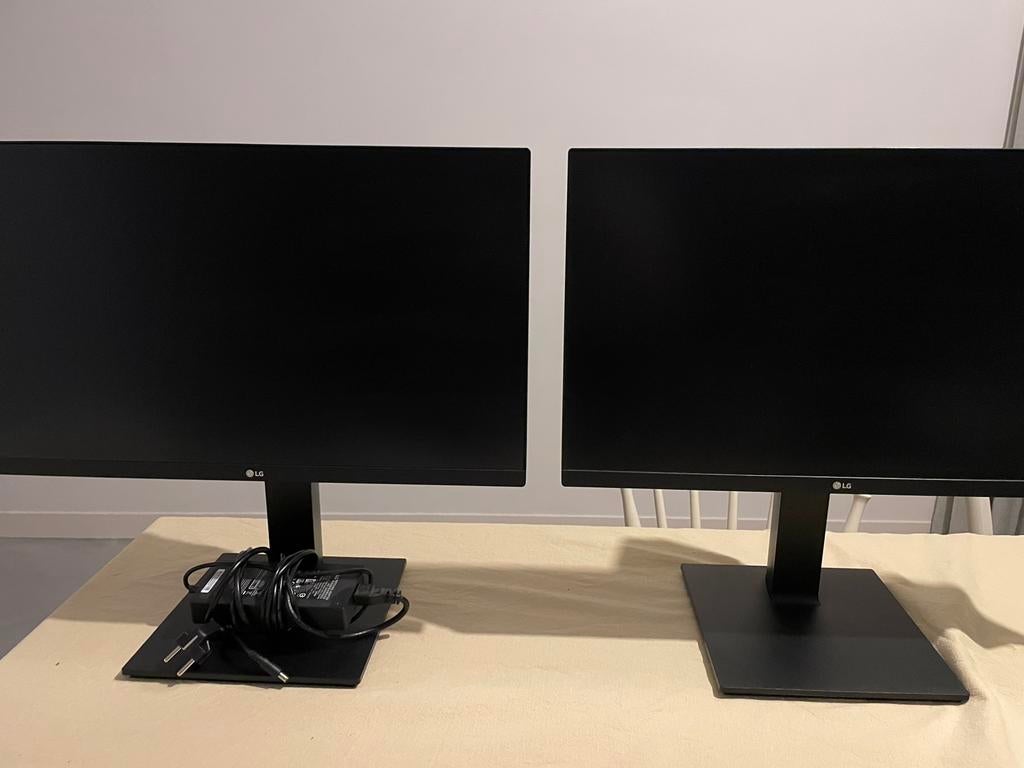 2 LG’s 24 inch QHD schermen, Ophalen, Zo goed als nieuw