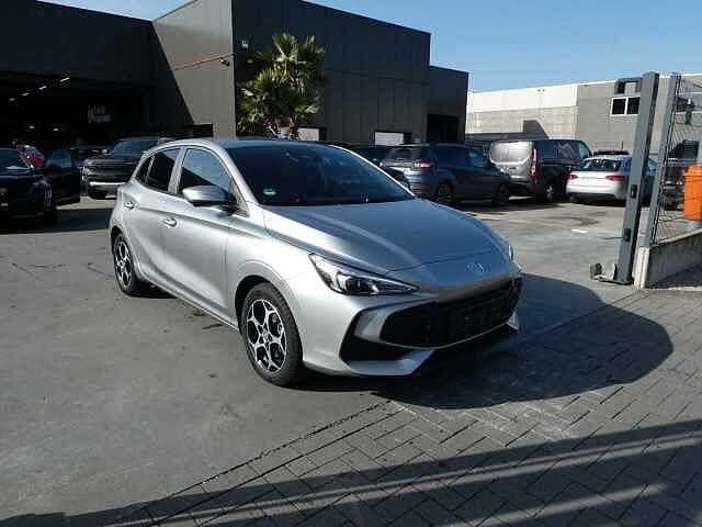MG MG3 Hybride + 1.5 i HEV 194pk Automaat Luxury 360, Auto's, MG, Automaat, Parkeersensor, Bedrijf, Zilver of Grijs