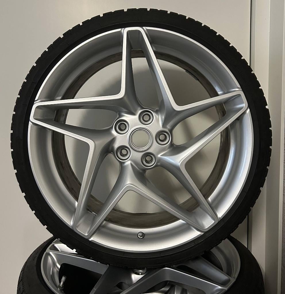 L'hiver! Roues et pneus Ferrari F8 Tributo d'origine, Autos : Pièces & Accessoires, Pneus et Jantes, Pneus hiver, Enlèvement ou Envoi