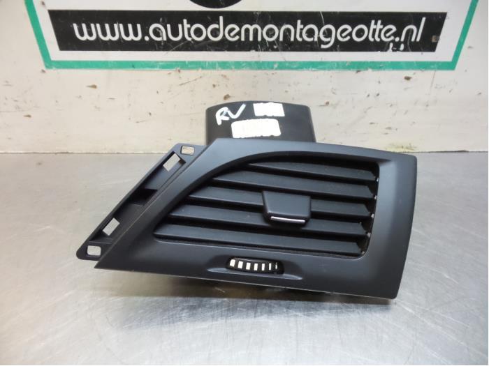 Grille aération tableau de bord d'un Renault Megane (Megane, Autos : Pièces & Accessoires, Renault, -, 3 mois de garantie, Utilisé
