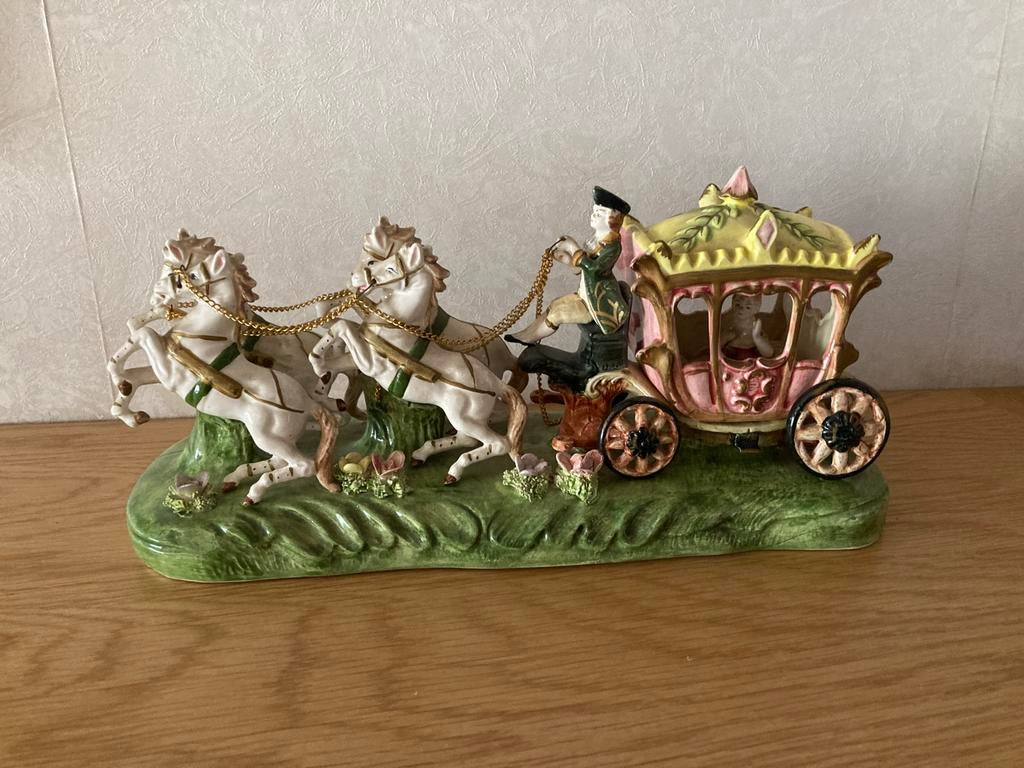 Porseleinen koets, Ophalen