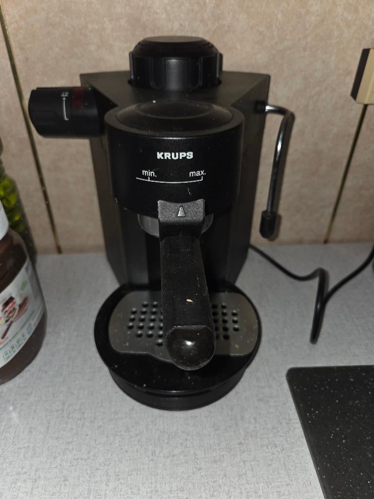 Machine à café + broyeur a café, Electroménager, Enlèvement, Comme neuf, Café en grains