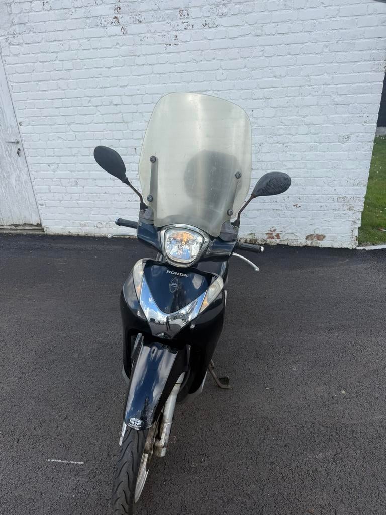 HONDA SH 125CC UIT 2011 RIJDT PERFECT 75€!, Motoren, Scooter, Particulier, 125 cc, 11 kW of minder