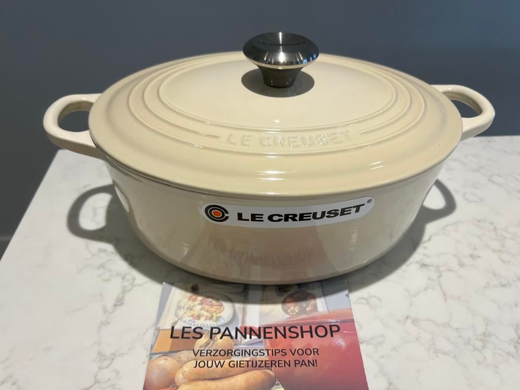 Nieuwe Le Creuset ovale braadpan 29 cm Meringue, Ophalen of Verzenden, Nieuw, Gietijzer, Keramische plaat