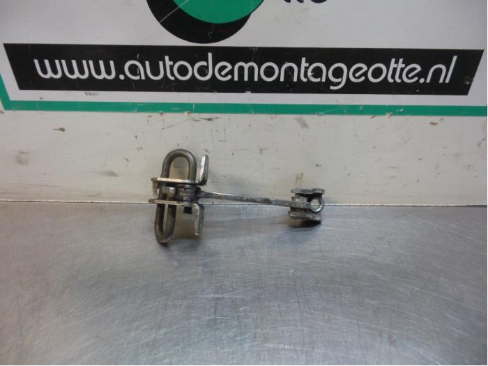 Deurvanger 4Deurs links-achter van een Opel Corsa (Corsa C 0, Gebruikt, -, -, Opel