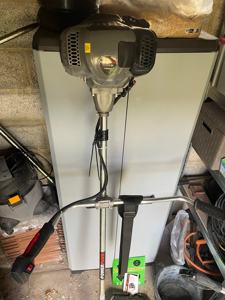 Débroussailleuse/coupe bordure powerplus poweg8012, Enlèvement, Utilisé, Essence