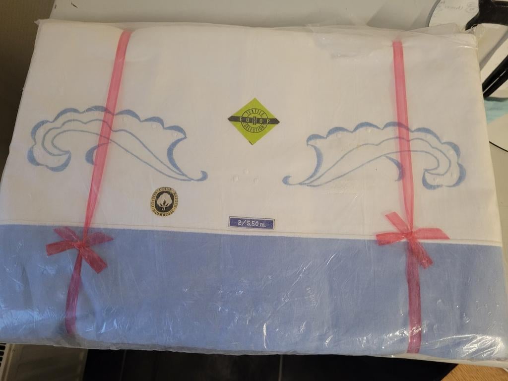 parure drap lit 100% coton/2x5.50blanc-bleu + broderie/neuf, Maison & Meubles, Neuf, Drap-housse ou Taie d'oreiller, Enlèvement ou Envoi