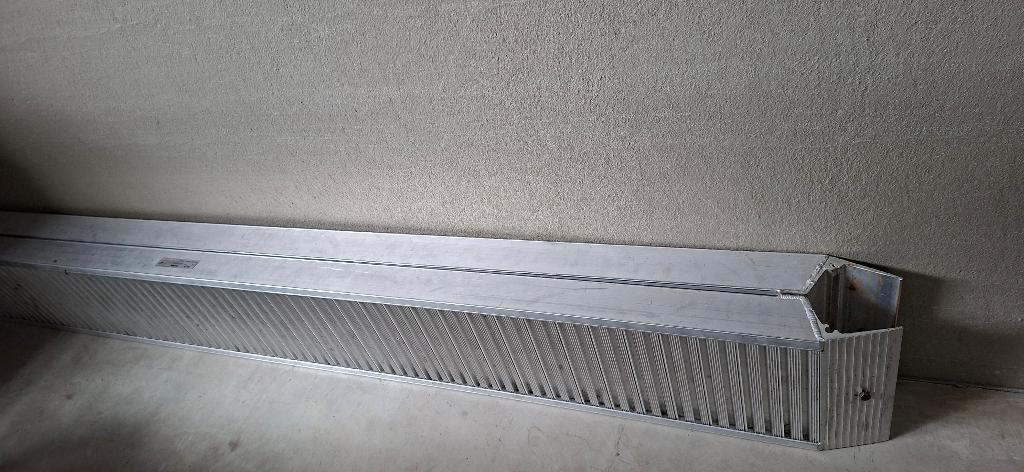 oprijplaten aluminium 3m20, Auto diversen, Aanhangwagen-onderdelen, Ophalen, Zo goed als nieuw